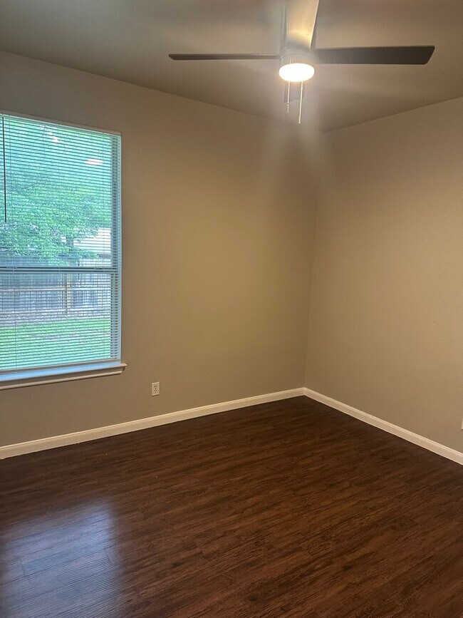 Building Photo - 1503 Cedar Park Dr