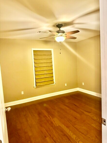 3rd BR - 4514 Woodlyn Dr