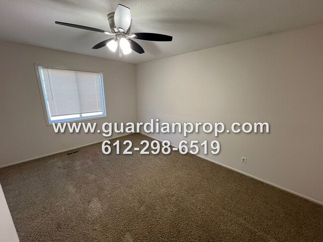 Building Photo - End Unit Townhouse Available November 1st,...