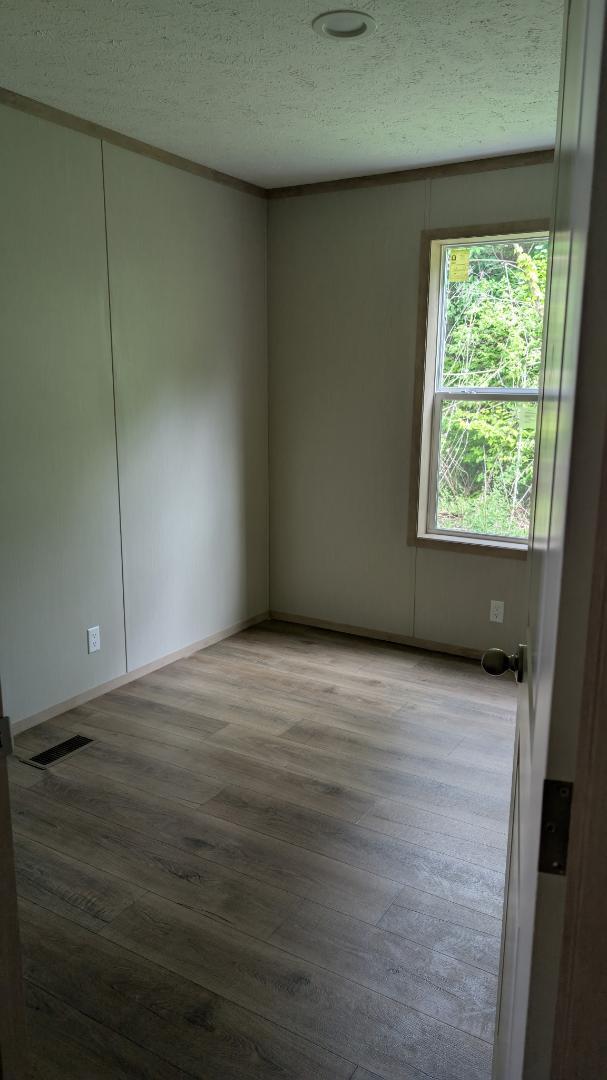 Building Photo - 15462 Lewis Rd