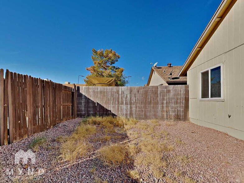 Building Photo - 8913 W Fairmount Ave