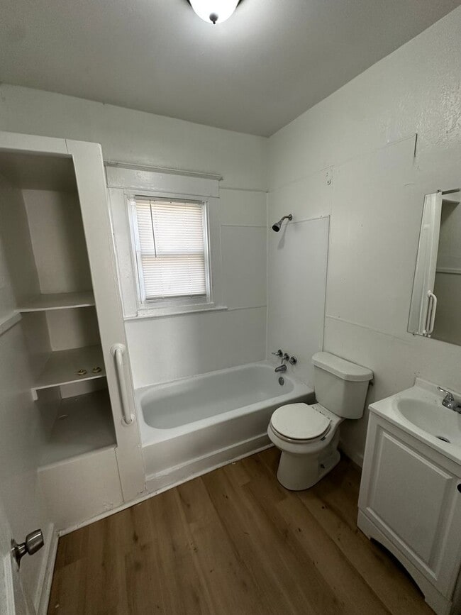 Building Photo - 3 bedroom 1 Bath Home