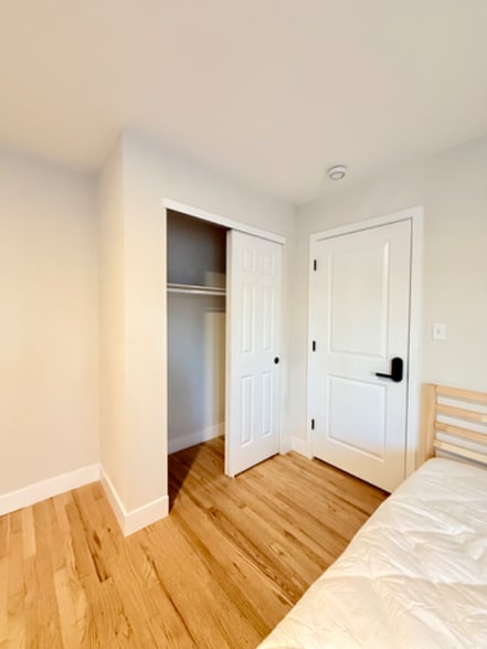 Building Photo - 9989 Dodge Dr