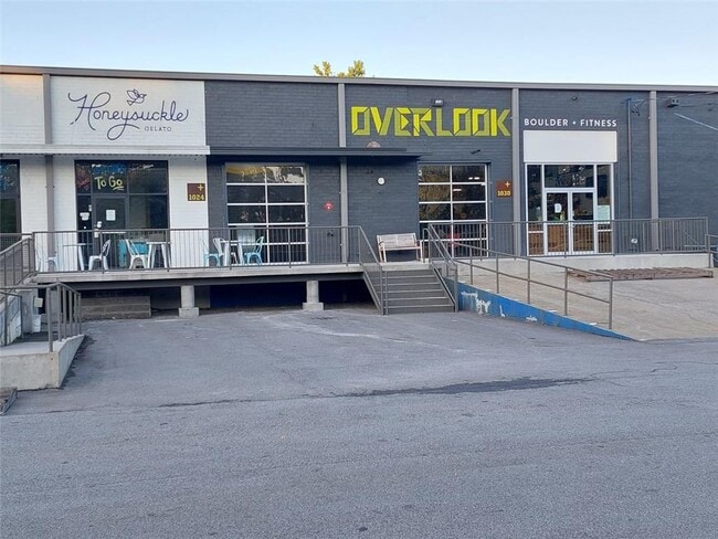 Building Photo - 547 Westmeath Dr SW