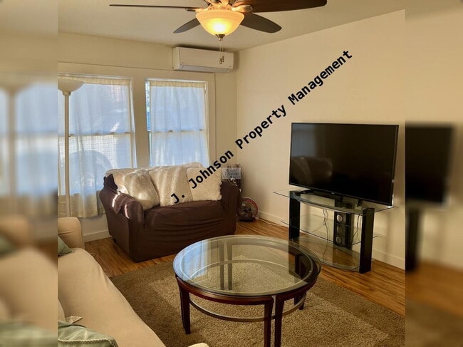 Building Photo - 1 bed 1 bath MOVE IN READY