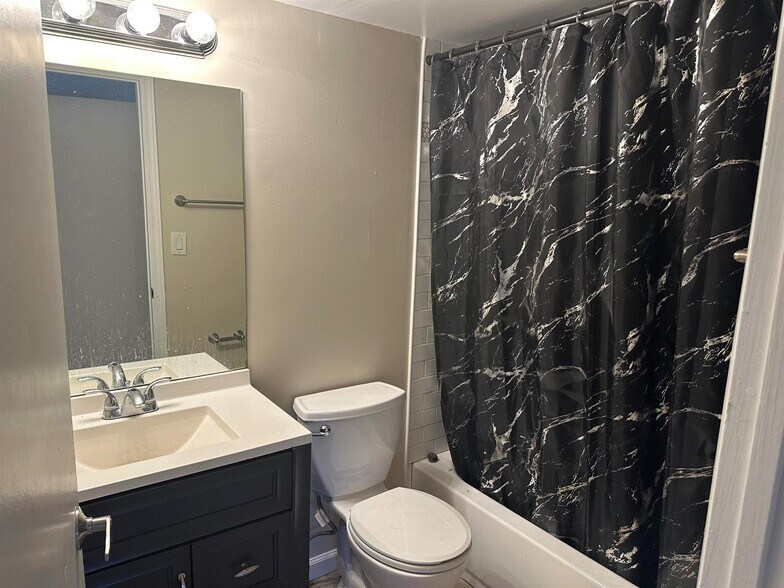 Building Photo - 1162 Lake Terry Dr