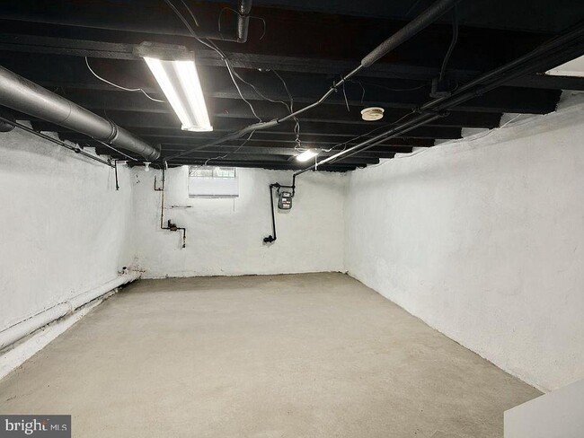 Building Photo - 2527 S Marshall St