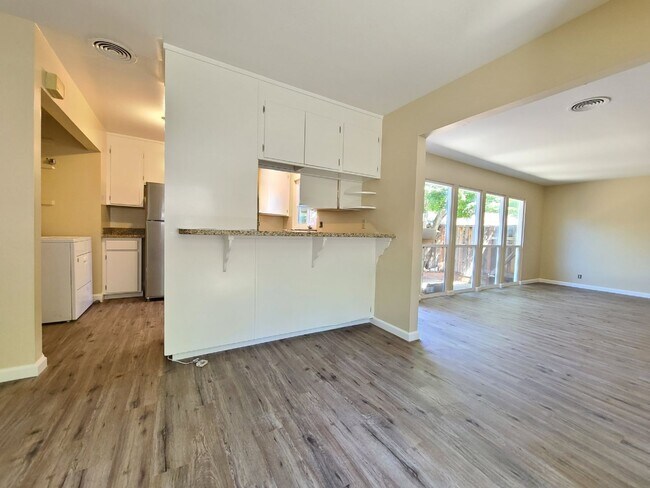 Building Photo - 1474-1476 Merry Ln