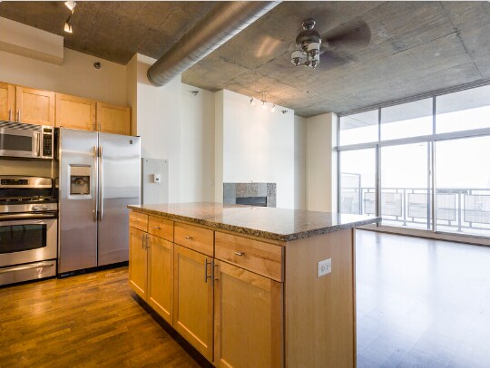 Kitchen Island (Unit 1704) - 700 N Larrabee St