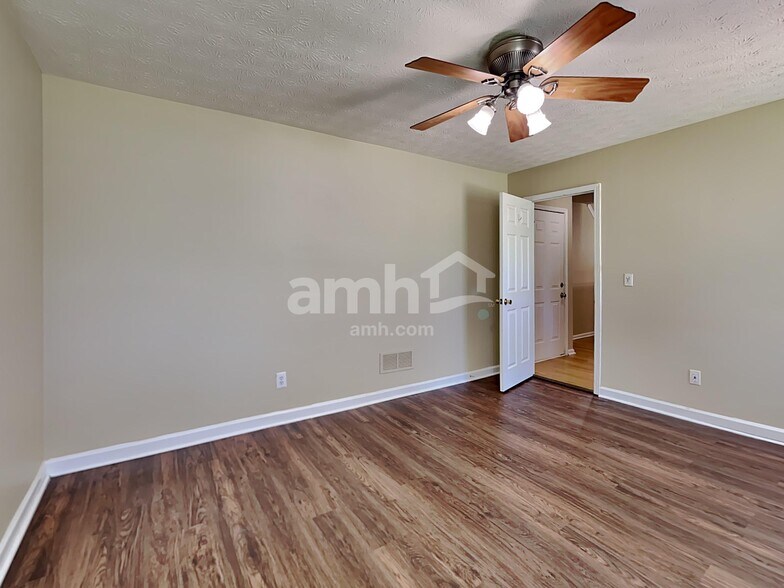 Building Photo - 4855 Lake Park Ter