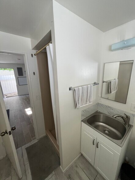 Building Photo - 2304 Pacific Dr