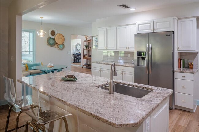 Building Photo - 5005 Canterbury Dr