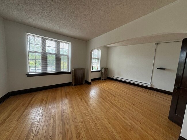 Building Photo - 28W573 Stafford Pl