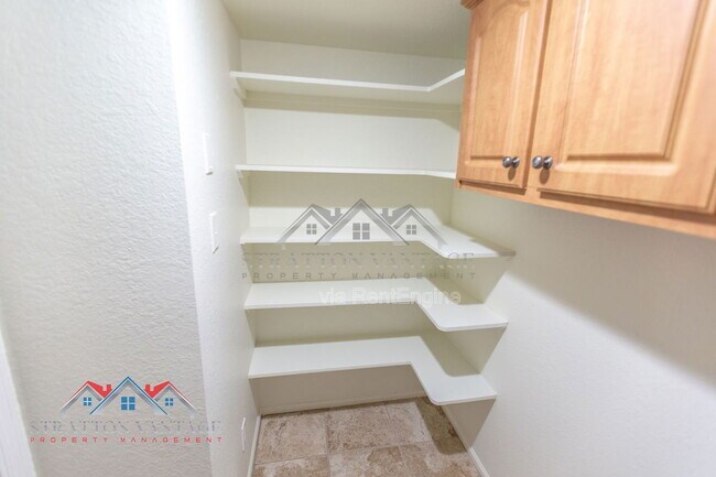 Building Photo - 5513 E Terry Dr