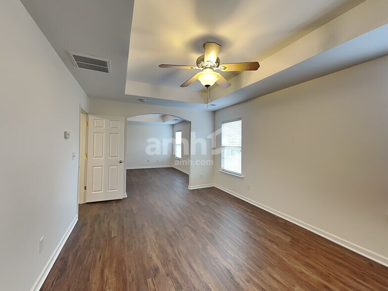 Building Photo - 5116 Abercromby St