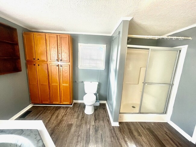 Building Photo - 3 Bed 2 Bath