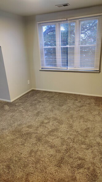 Building Photo - 4118 W Forest Park Ave