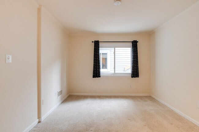 Building Photo - Crofton Condo For Rent