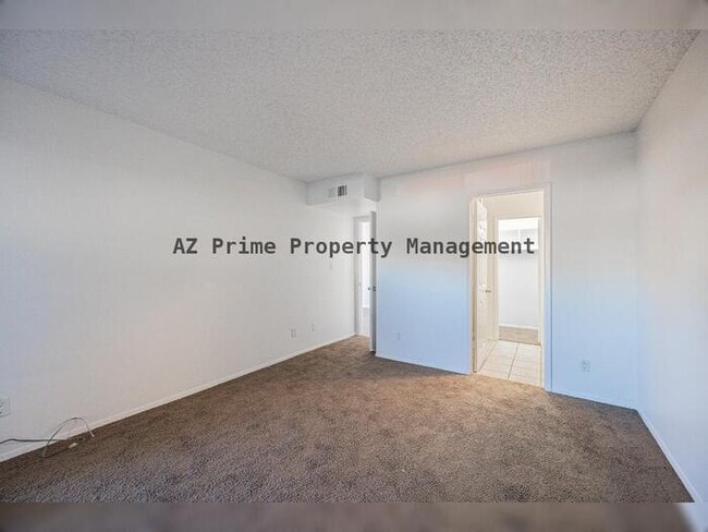 Building Photo - 900 S Hacienda Dr
