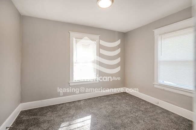 Building Photo - 1202 E Fox St