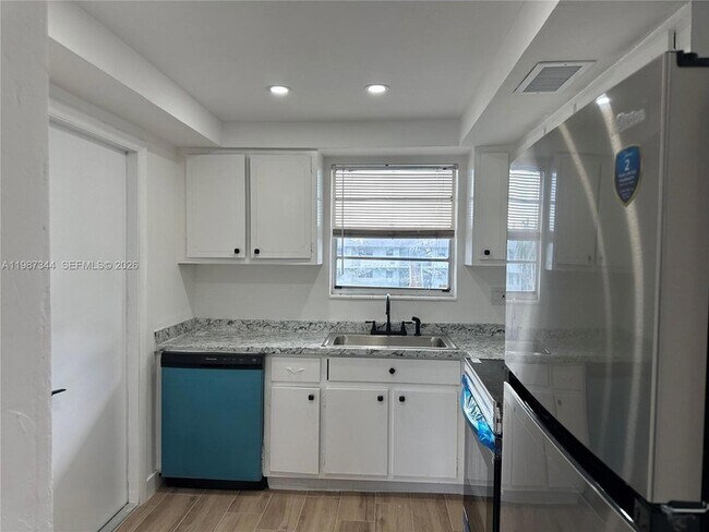 Building Photo - 7670 SW 82nd St