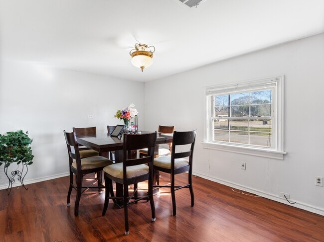 Building Photo - 2520 1st St