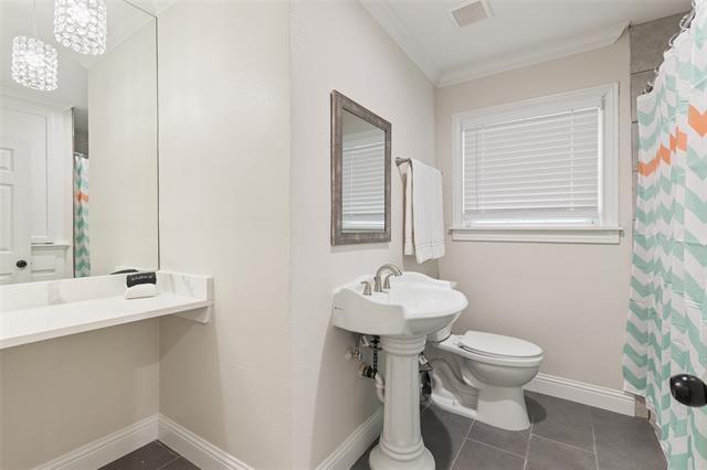 Building Photo - 4535 Calmont Ave
