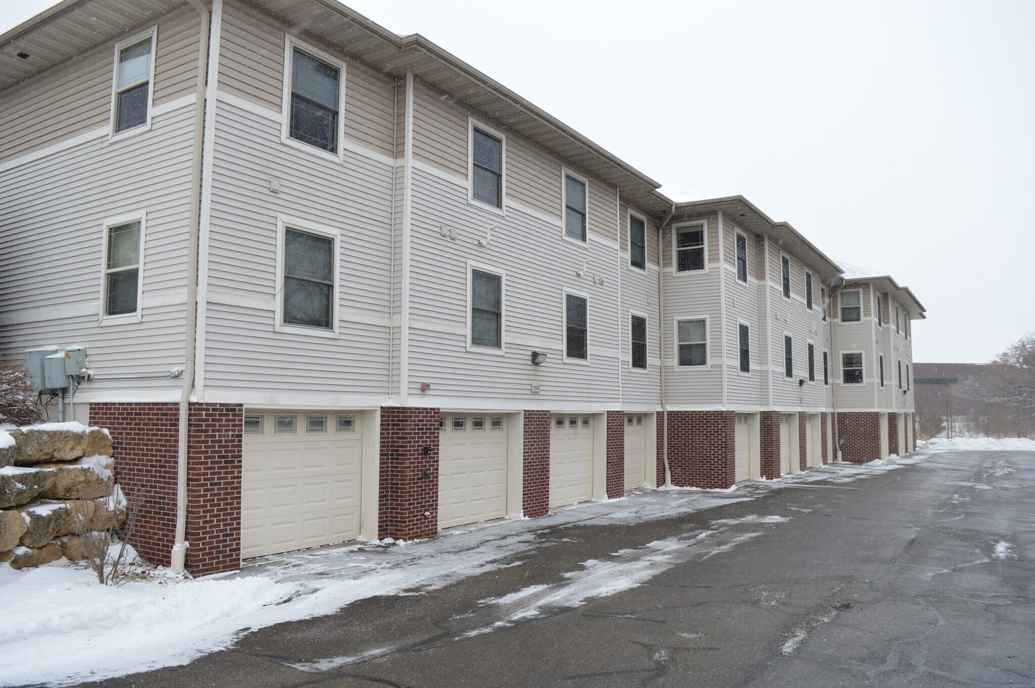 Building Photo - 2824 Pleasant View Rd