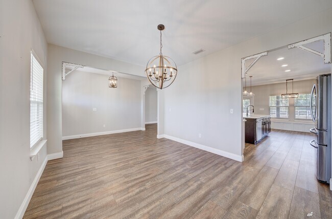 Building Photo - 742 Vista del Sol Ln