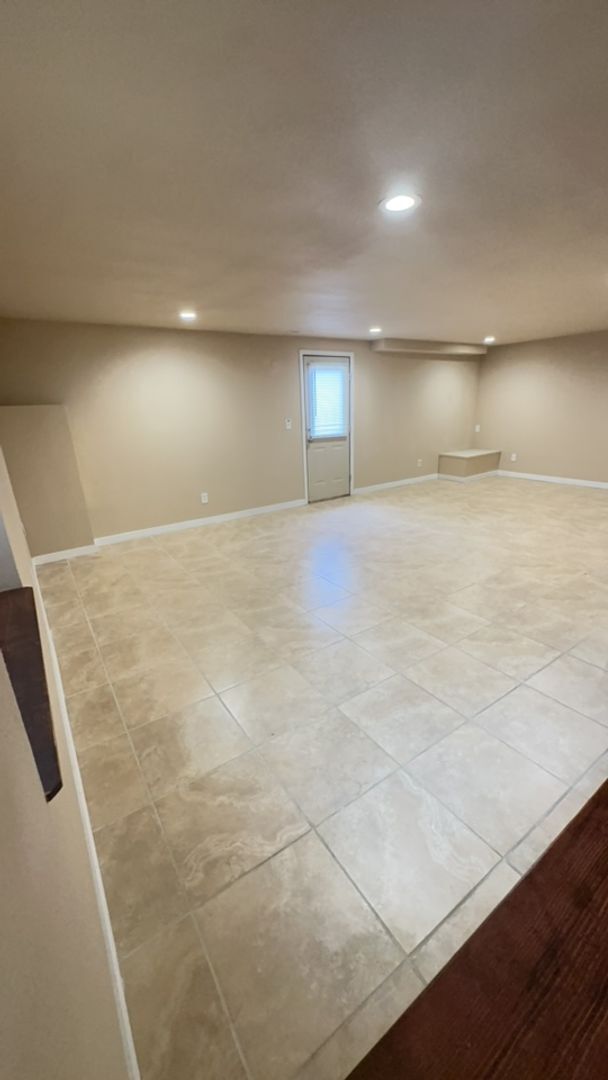 Building Photo - Spacious Antelope Meadows 5BD Home in Nort...