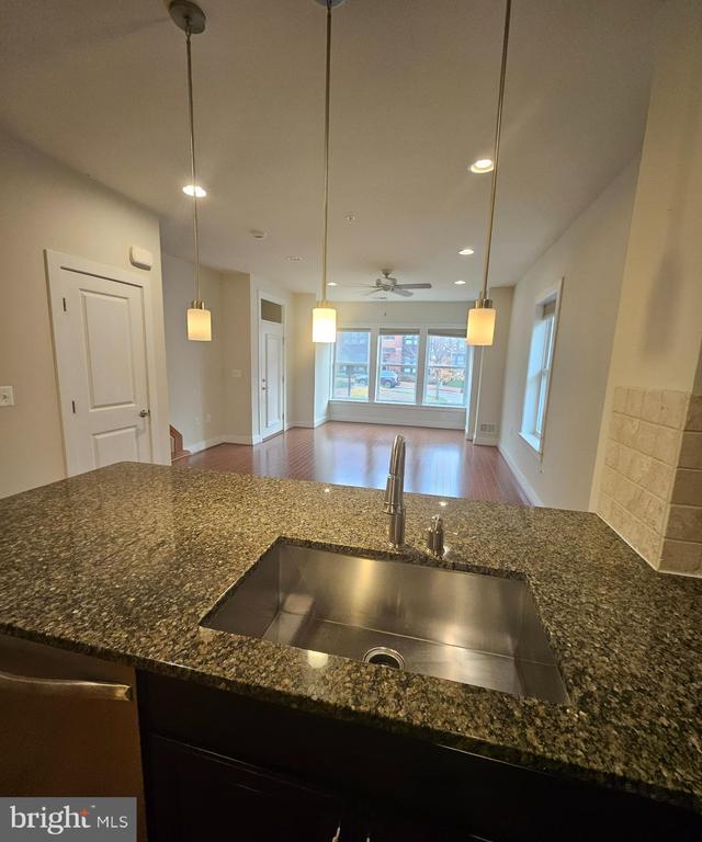 Building Photo - 620 E Howell Ave