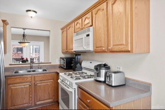 Building Photo - 424 Ascot Ln