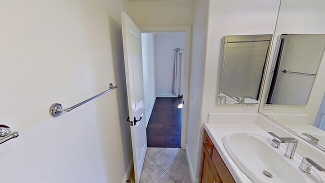 Building Photo - Spacious 2-bedroom/2.5-bathroom Townhouse- In the heart of the Funk Zone