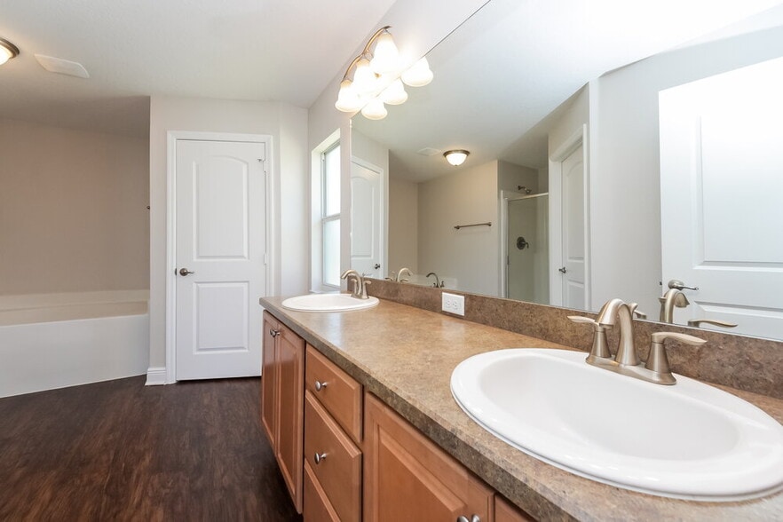 Building Photo - 3633 Doe Run Dr