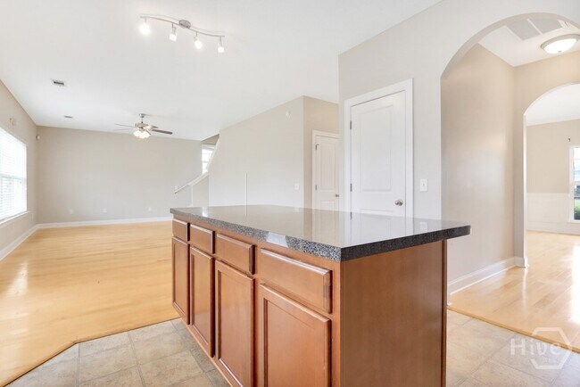 Building Photo - 255 Red Oak Dr