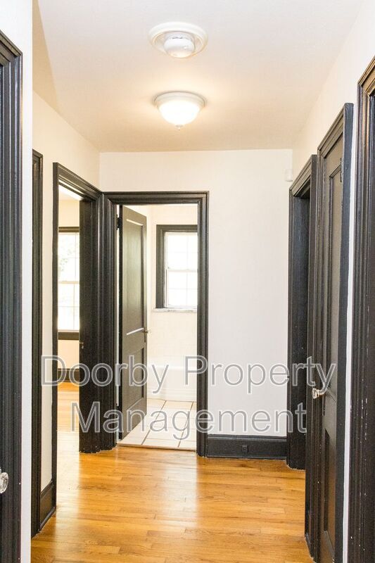 Building Photo - 219 Sequoia Dr