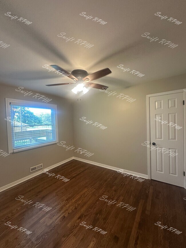 Building Photo - 7100 Santa Fe Dr