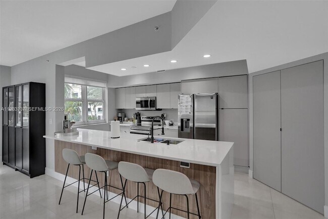 Building Photo - 20000 E Country Club Dr