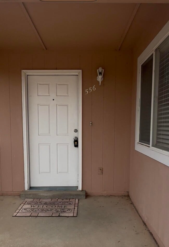 Building Photo - 556 Apache Loop SW