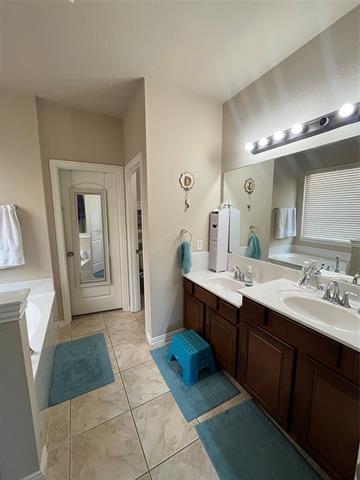 Building Photo - 2117 Willard Dr