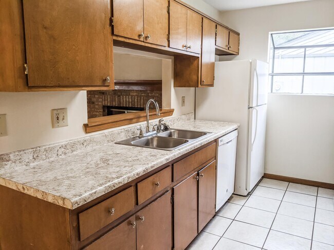 Building Photo - 1098 Rockbrook Ct