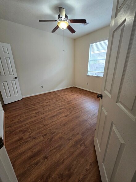 Building Photo - 20126 Breezy Oak Ct