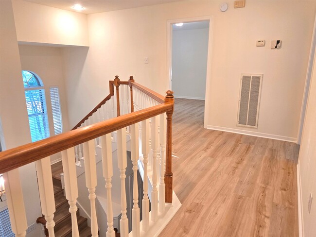 Building Photo - 1611 Monvale Ln