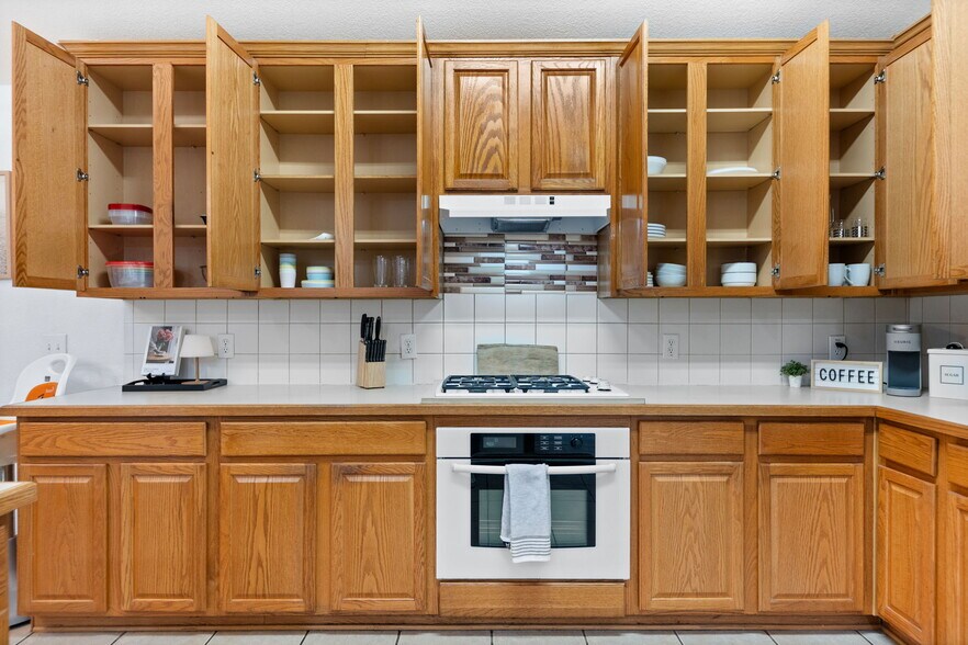 Building Photo - 4835 Crown Dr