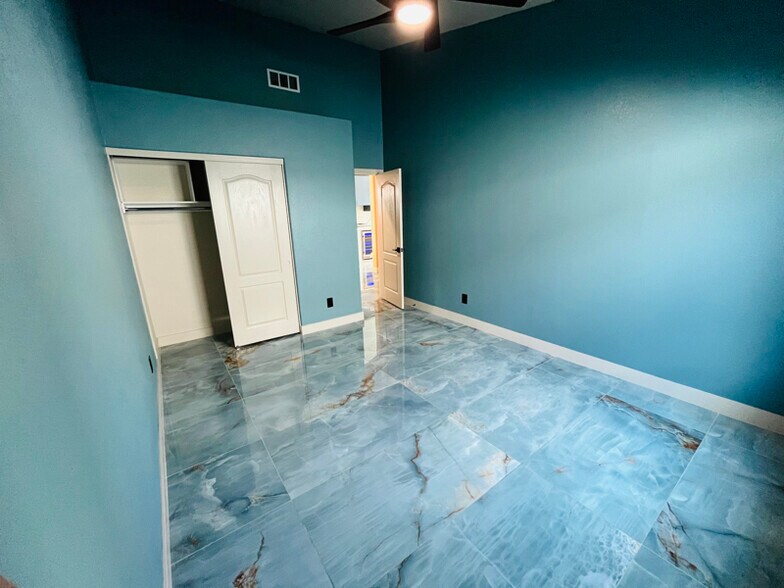 Building Photo - 8709 E Gail Rd