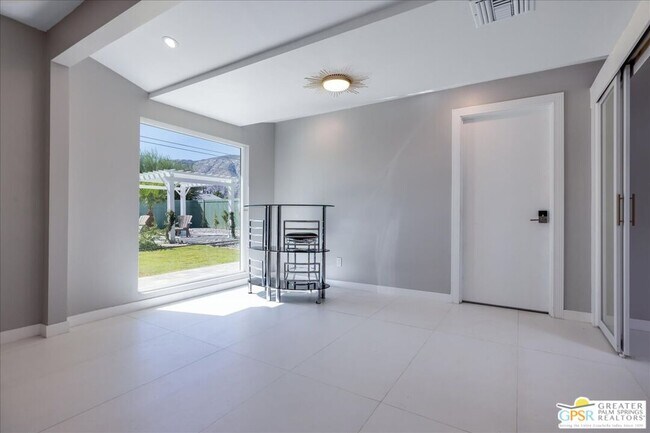 Building Photo - 505 E Molino Rd