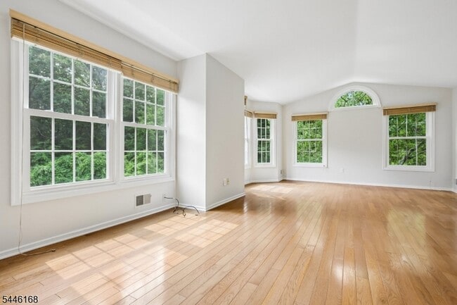 Building Photo - 85 Laurelwood Ct