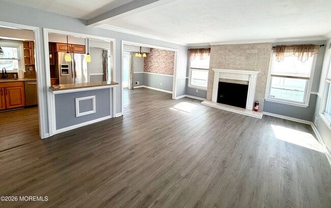 Building Photo - 70 Village Dr