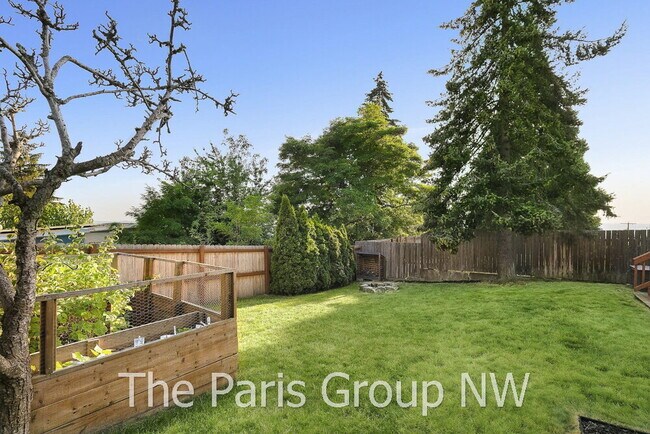 Building Photo - Remodeled Renton Highlands Home * A/C & Great Backyard