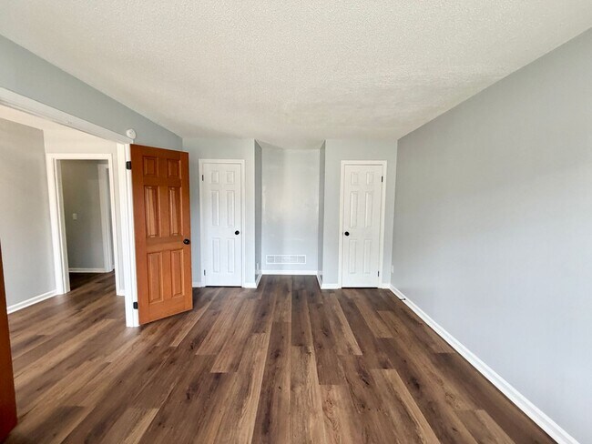 Building Photo - Irmo-Offering Self Guided Tour with RENTLY!